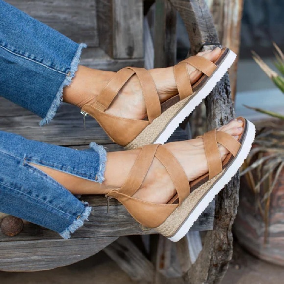 NWT Corky’s Tan Strappy Espadrille Sandals size 8 - Picture 1 of 12